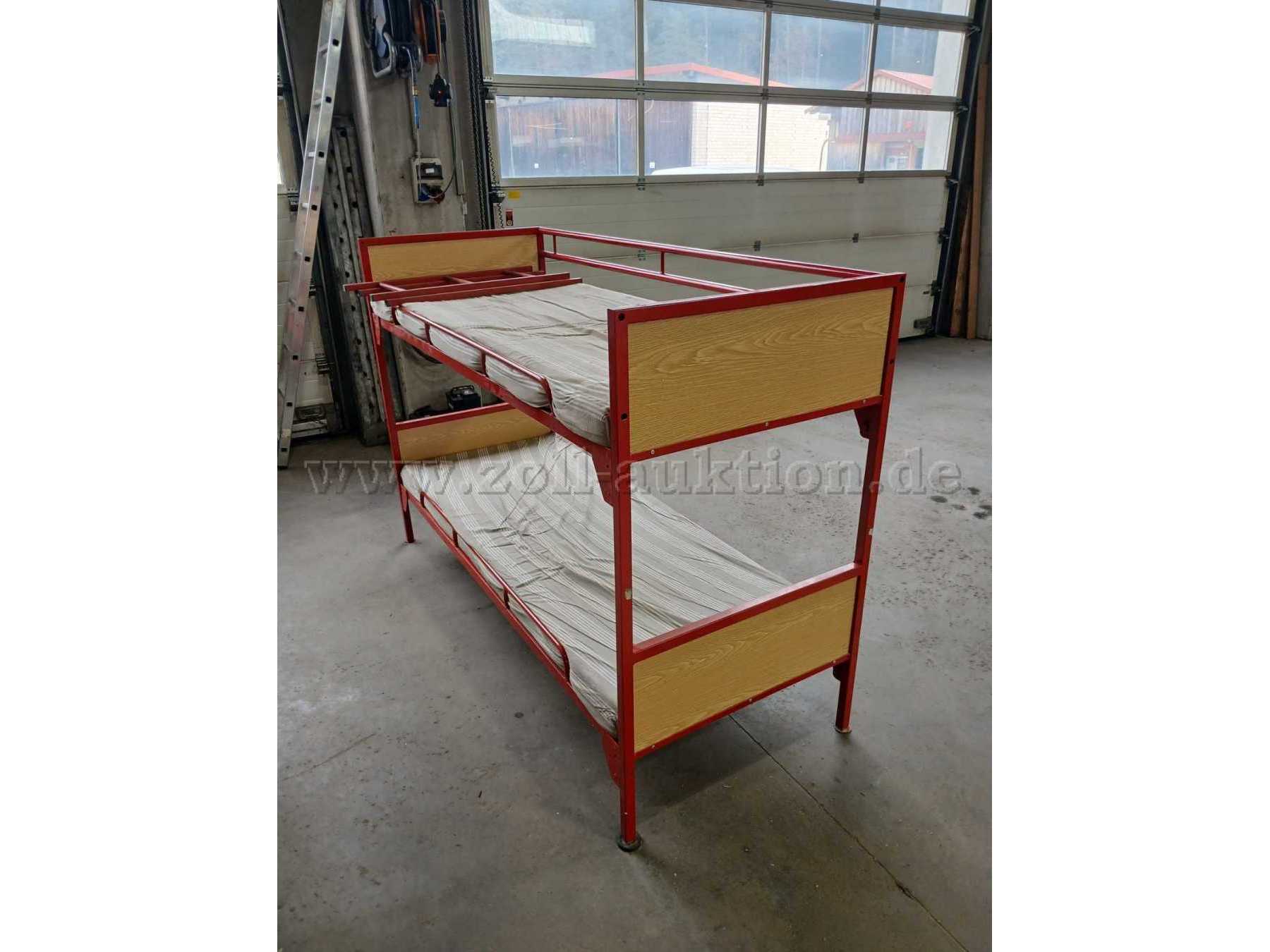 Stockbett aus Metall von Hinten inklusive Matratzen