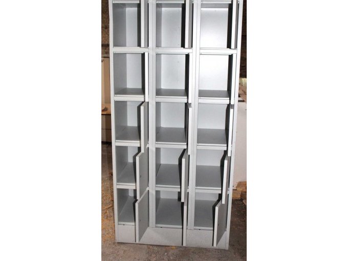 Ansicht Metallschrank - Türen geöffnet