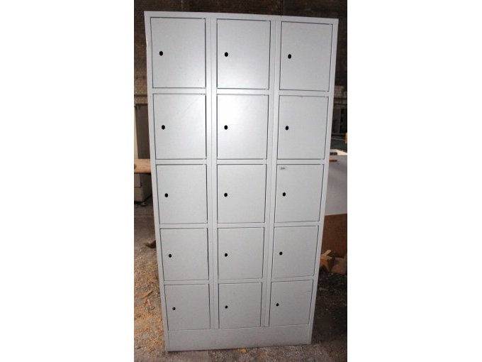 Ansicht Metallschrank