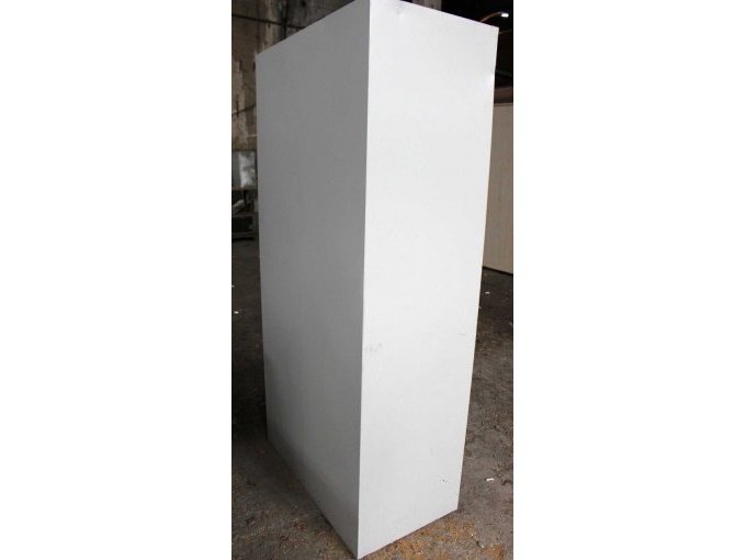 Ansicht Metallschrank Seite und hinten