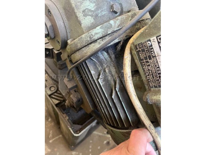 Seitenansicht Motor mit beschadigten Kühlrippen