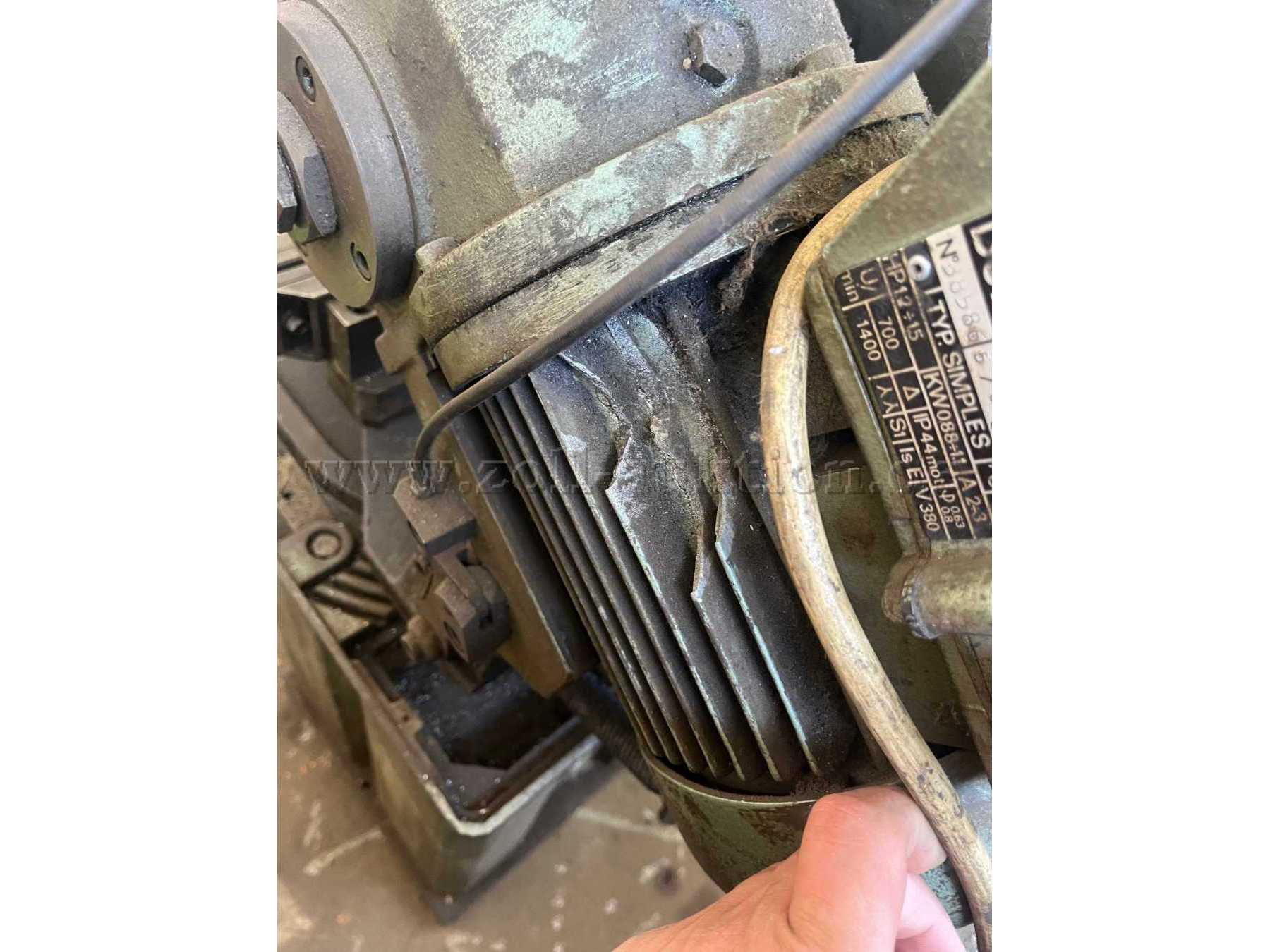 Seitenansicht Motor mit beschadigten Kühlrippen