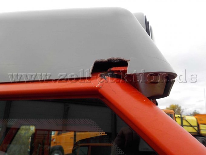 Detailbild Beschädigung an Fahrzeugdach