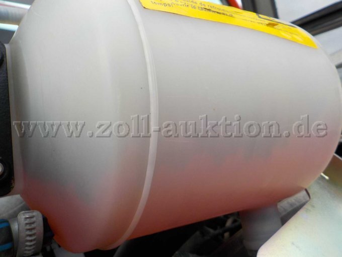 Kühlwasserbehälter mit dunklen Ablagerungen