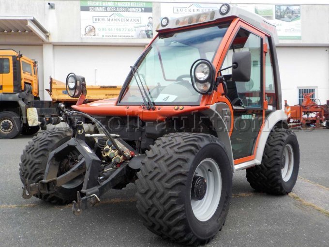 Front- und Seitenansicht Metrac