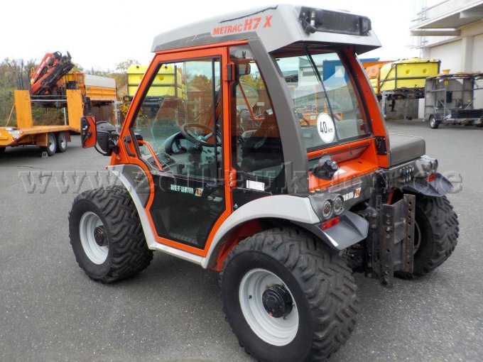 Heck- und Seitenansicht Metrac