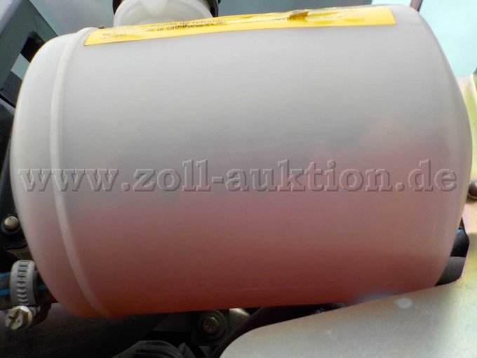 Detailbild Kühlwasserbehälter mit dunklen Ablagerungen