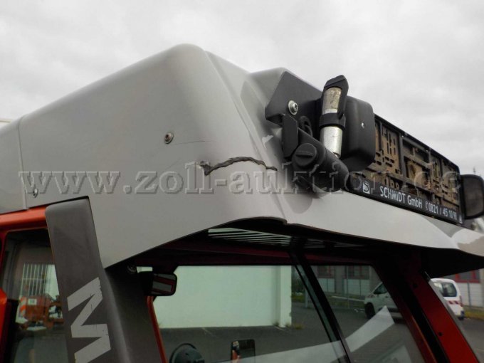 Detailbild Beschädigungen am Fahrzeugdach