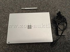 Microsoft Surface mit Pen und Kabel