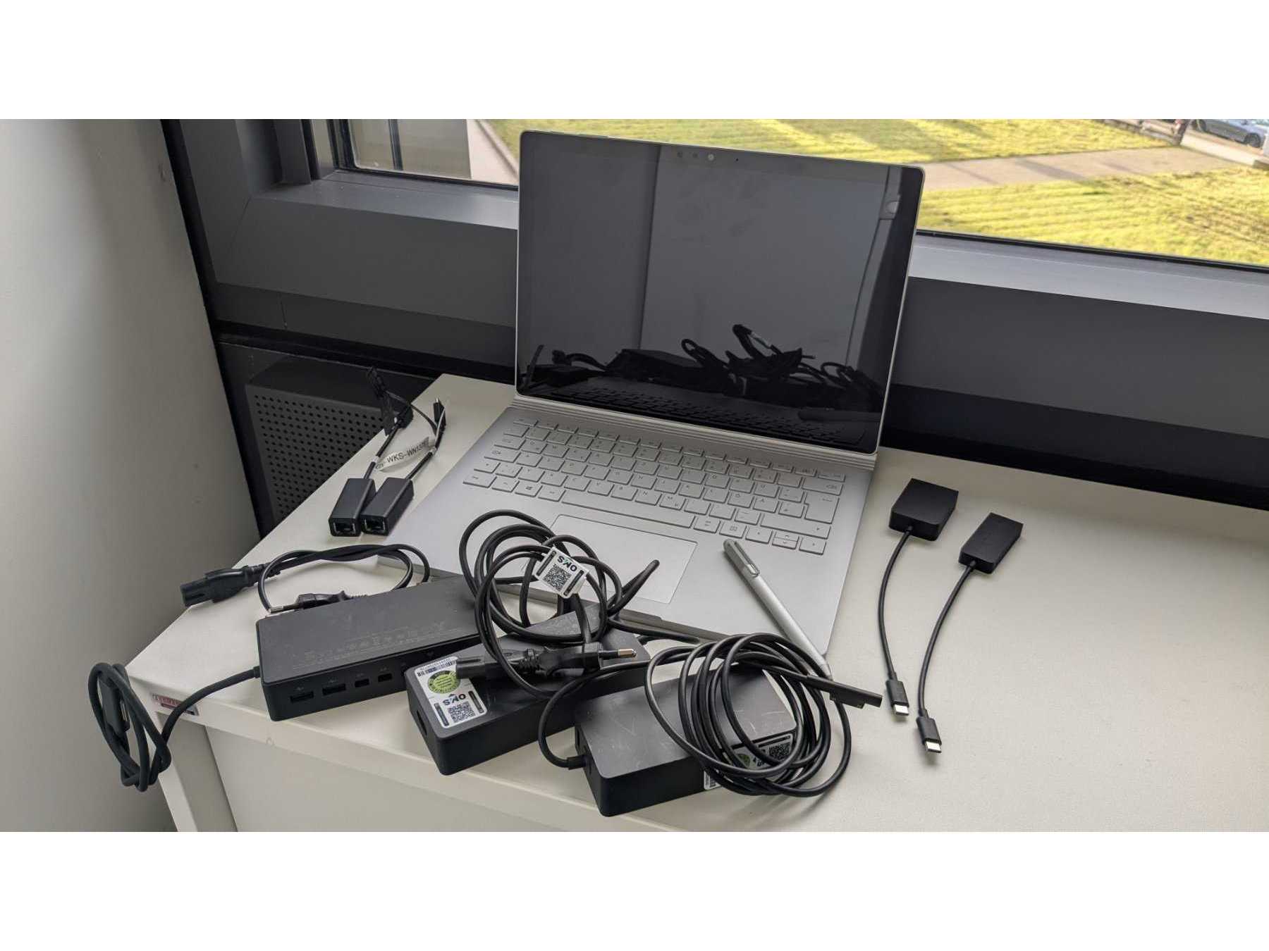 Notebook mit Zubehör