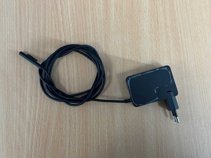 Microsoft Surface Go 2 (1926) 10,5 Zoll (26,7 cm)
Netzteil