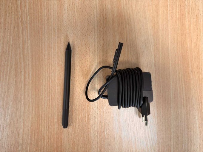 Microsoft Surface Go 2 Stift und Ladegerät