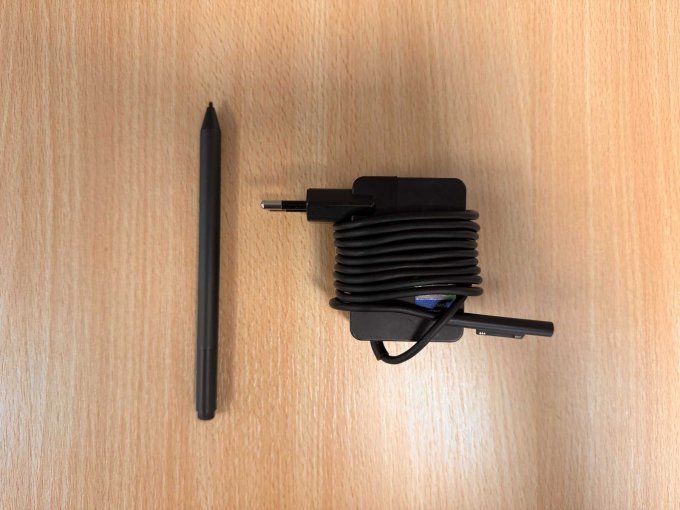 Microsoft Surface Go 2 Stift und Ladegerät