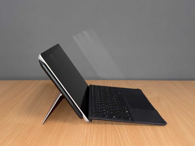 Microsoft Surface Go 2 komplett Seitenansicht