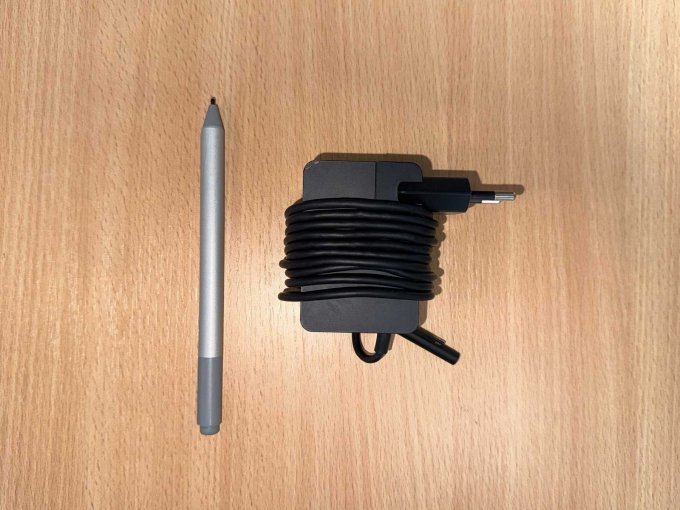 Microsoft Surface Go 2 Stift und Ladegerät