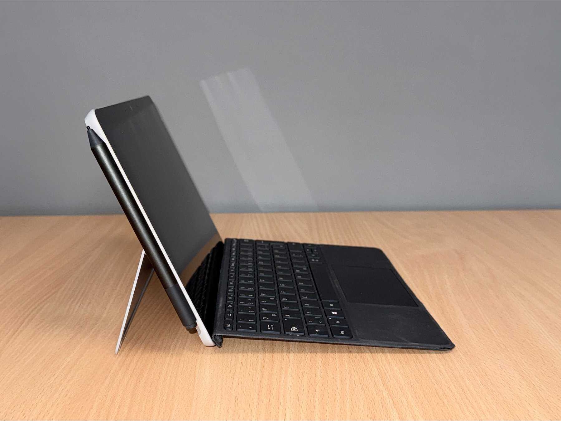 Microsoft Surface Go 2 komplett Seitenansicht