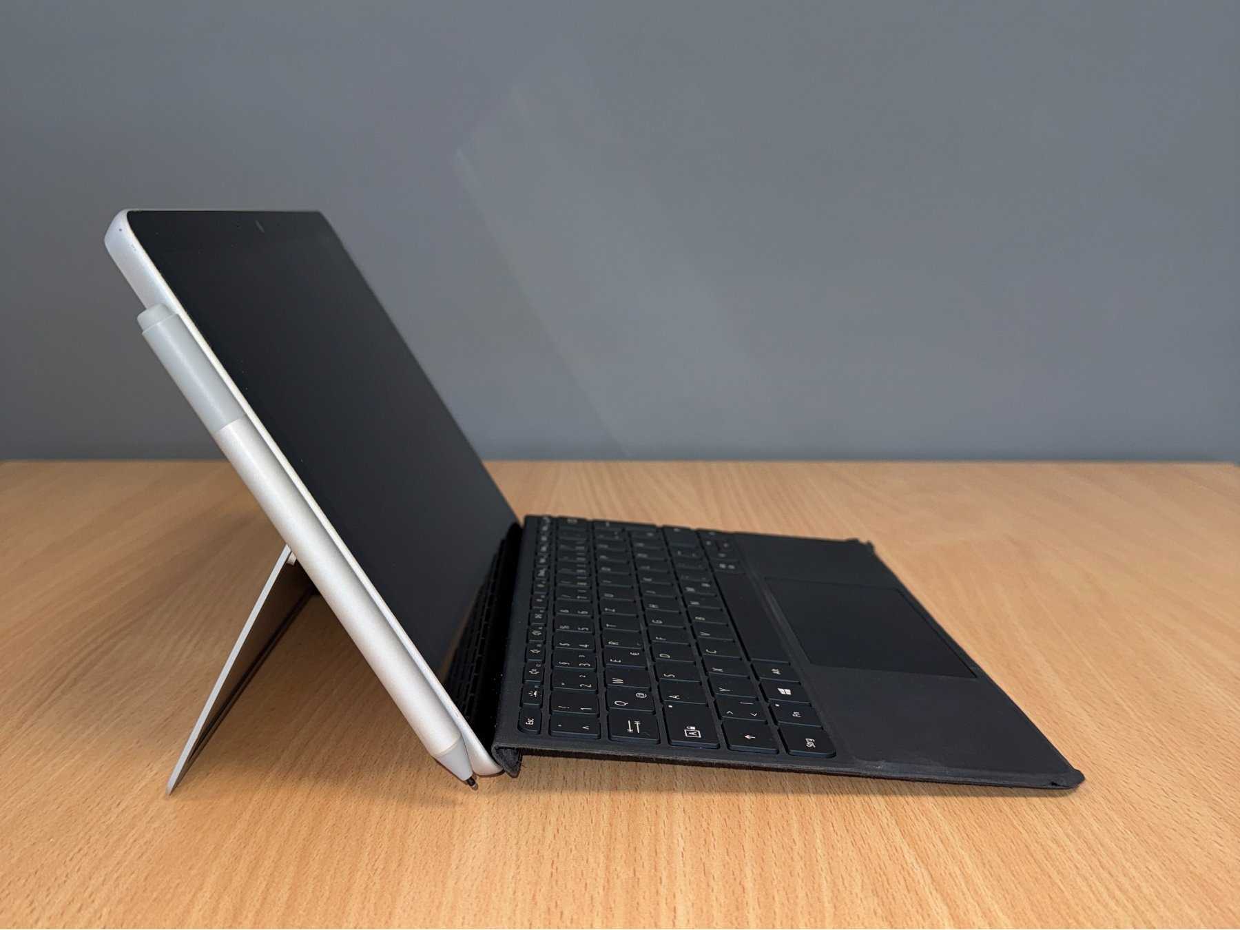 Microsoft Surface Go 2 komplett Seitenansicht