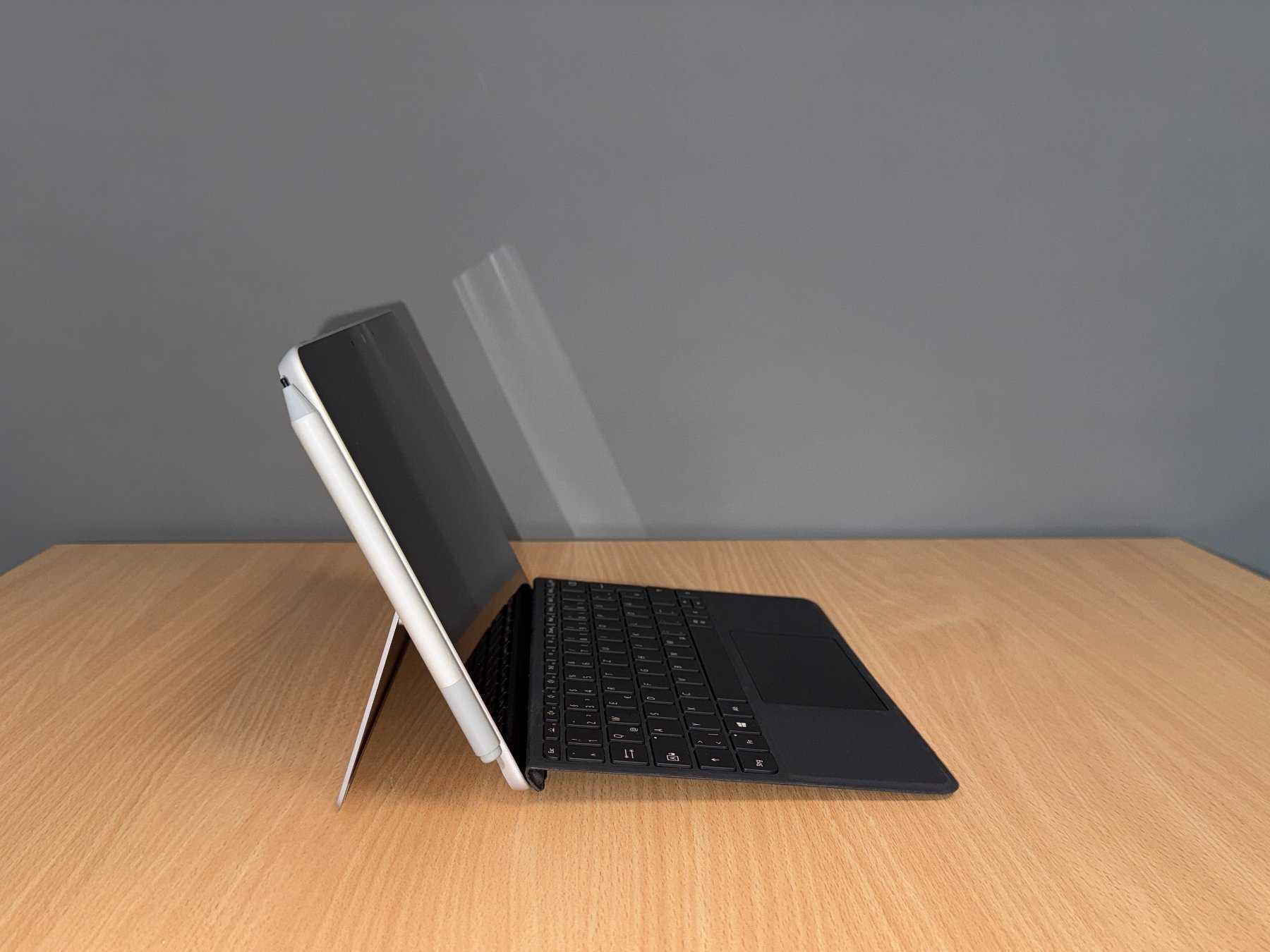 Microsoft Surface Go 2 komplett Seitenansicht