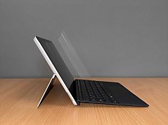 Microsoft Surface Go 2 komplett Seitenansicht