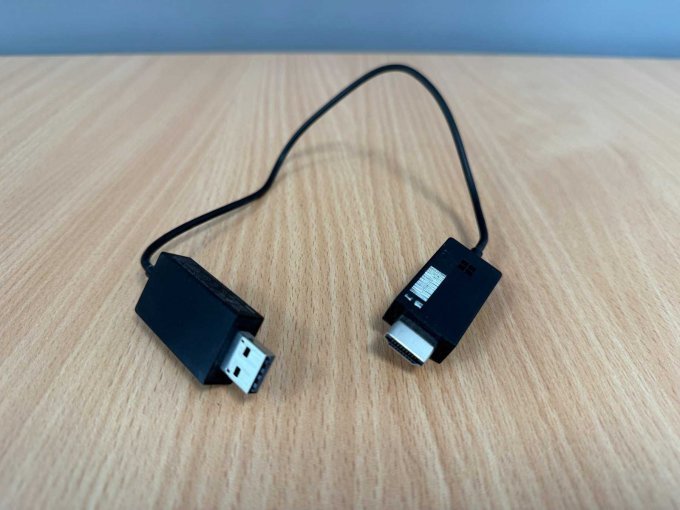 Microsoft Wireless Display Adapter – MIRACAST – Modell 1733 
Ansicht von hinten