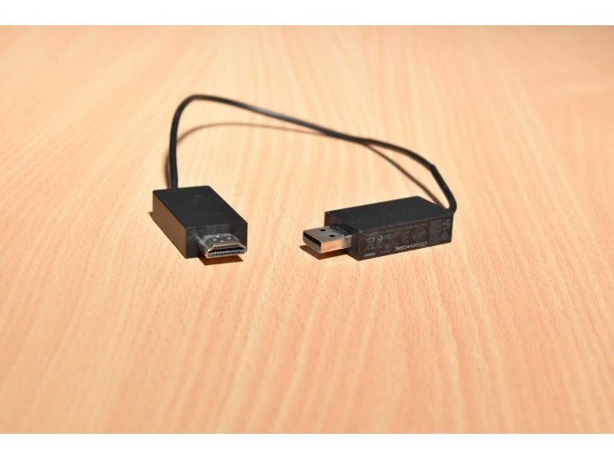 Microsoft Wireless Display Adapter – MIRACAST – Modell 1733
Ansicht von der Seite