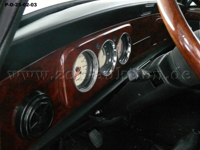 Armaturenbrett mit Tacho