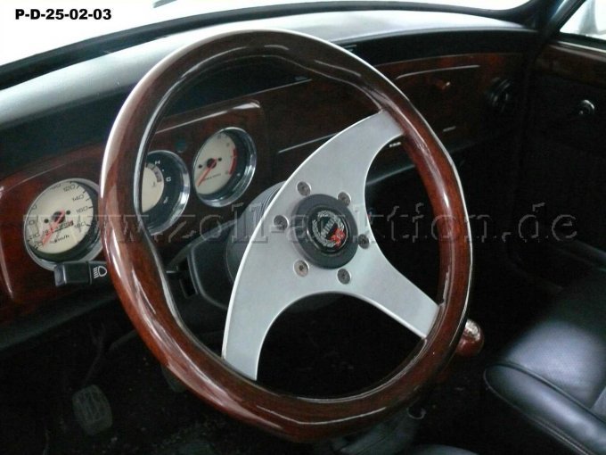 Lenkrad mit Tachostand