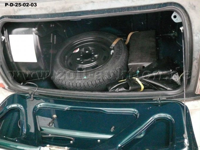 Kofferraum mit Reserverad