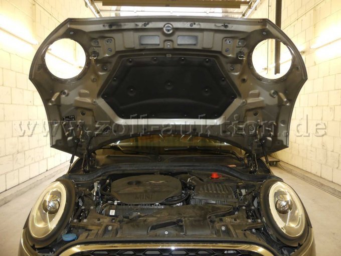 Motorraum offen