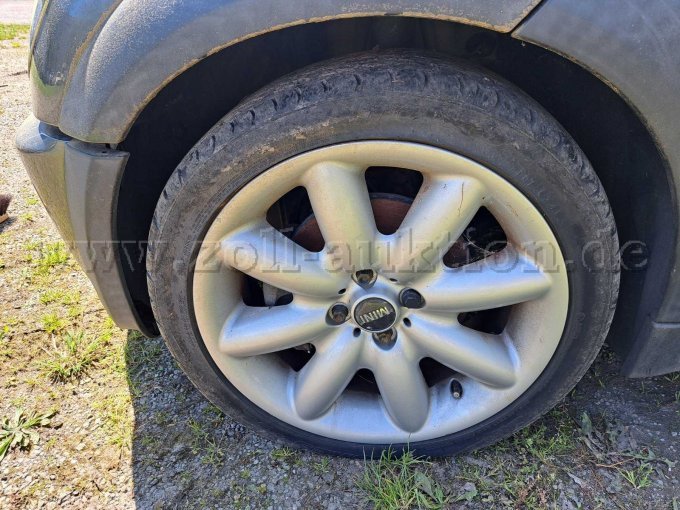 Reifen vorne links