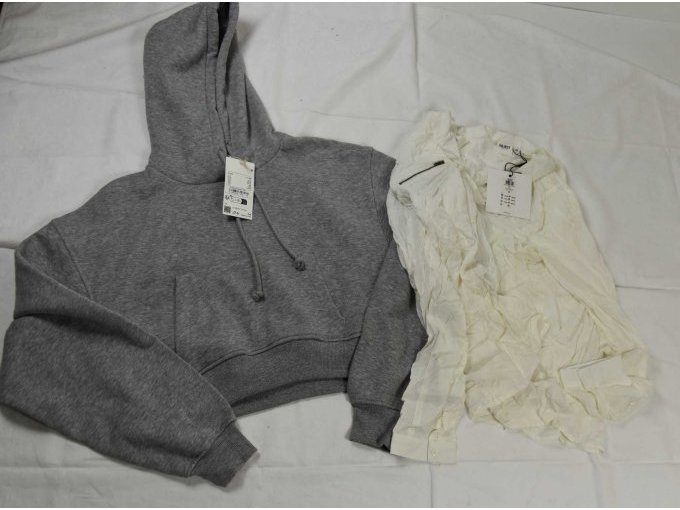 1 graues Kapuzenshirt "C&A" & 1 weiße Bluse „Object“