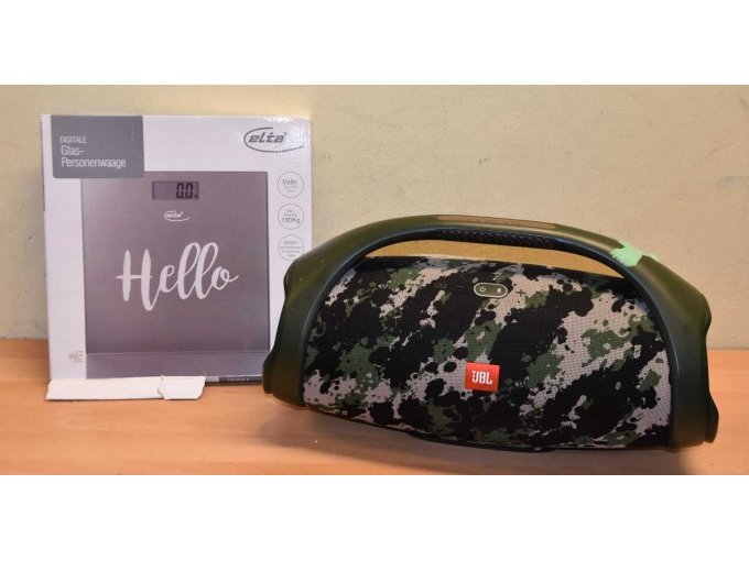 1 Glas-Personenwaage „elta“
1 Bluetooth-Lautsprecher „JBL“ Boombox 2