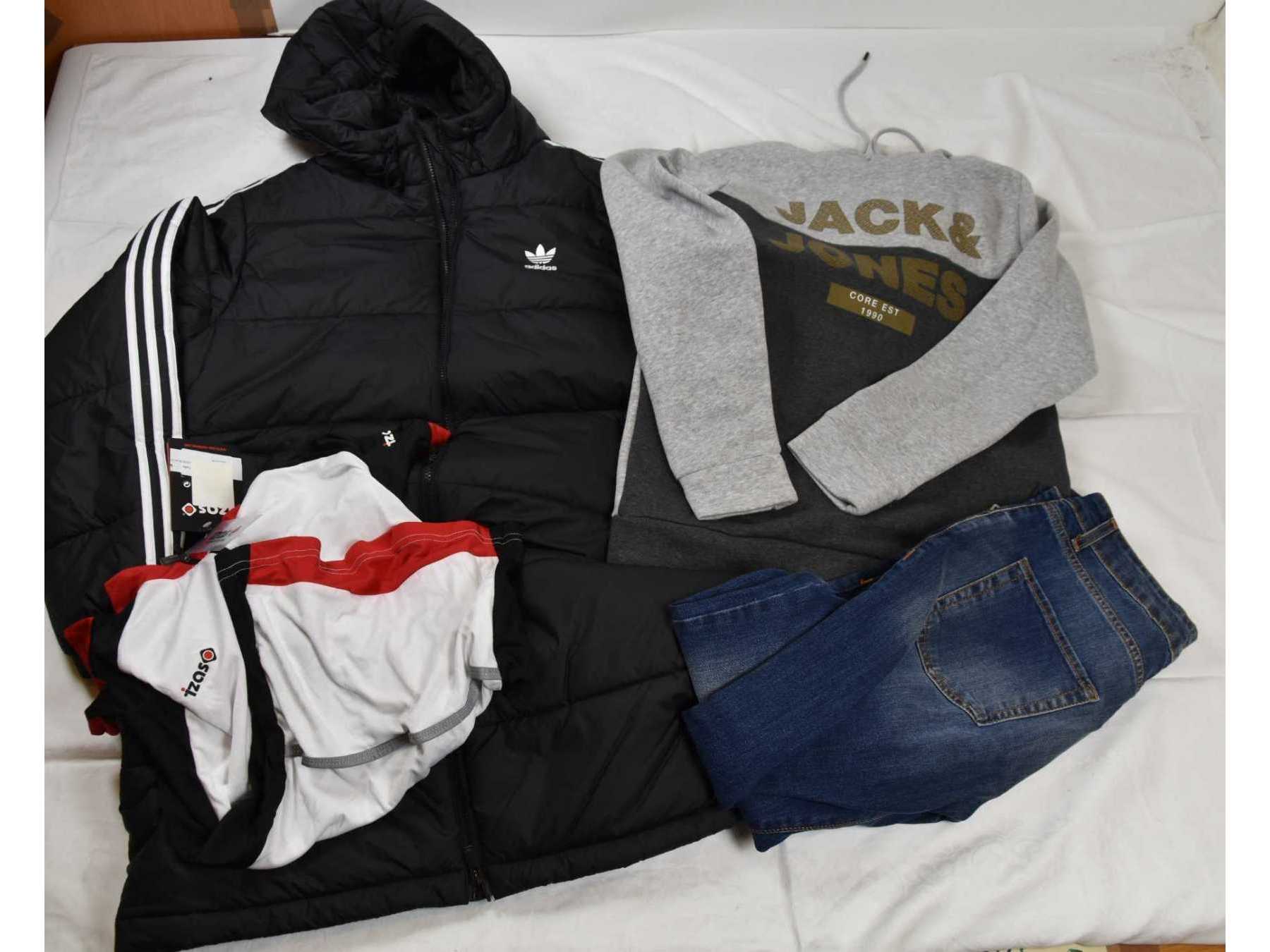 1 Mischposten 4-teilig Gr. S – M, der Marken „Adidas“, „izas“ u.w.