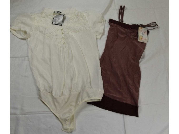 1 beiger Body “Arefeva“ & 1 Body „Triumpf“ in pinke/rose