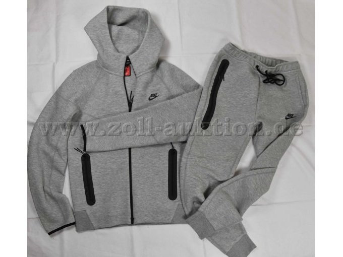 1 grauer Trainingsanzug „Nike“ Gr. S