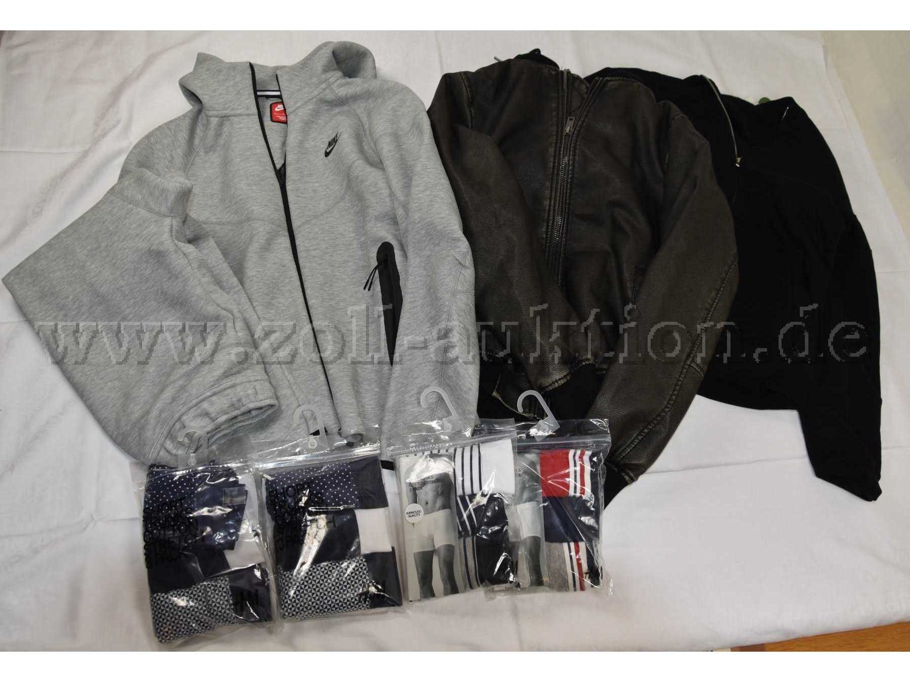 1 Mischposten Bekleidung 7-teilig Gr. S der Marken „Nike“, "C&A" u.w.