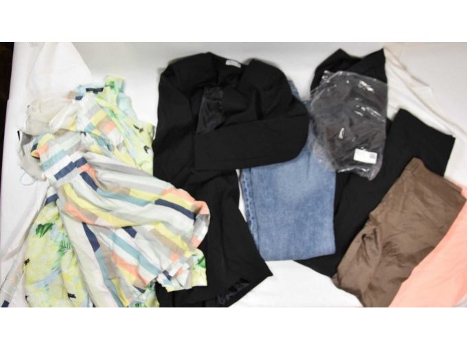 1 Mischposten Bekleidung 9-teilig, Gr. M- 40 der Marken „nife“, "H&M" u.w – kavel bij Zoll-Auktion, Hamburg