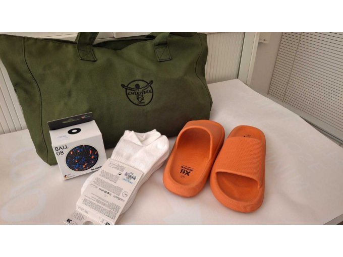 Sporttasche, Fazienball, Badeschuhe, Socken
