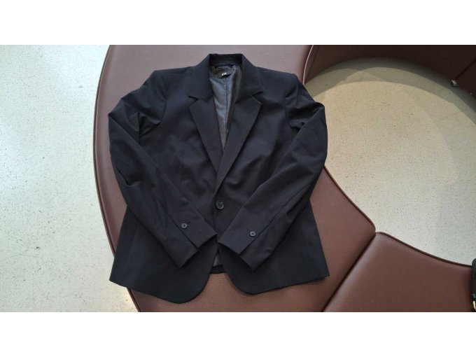 1 Mischposten Damen, Kleidung Gr. M-XL, AirPods, Ray-Ban Sonnenbrille, 16 Teile – foto 13 – kavel bij Zoll-Auktion, Frankfurt am Main