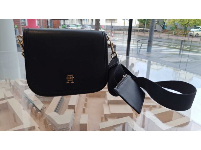 1 Mischposten Damen, Kleidung Gr. M-XL, AirPods, Ray-Ban Sonnenbrille, 16 Teile – foto 11 – kavel bij Zoll-Auktion, Frankfurt am Main