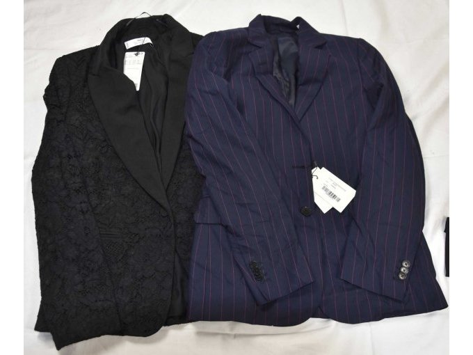 1 blauer Blazer “Gant” & 1 schwarzer Blazer "MNG"