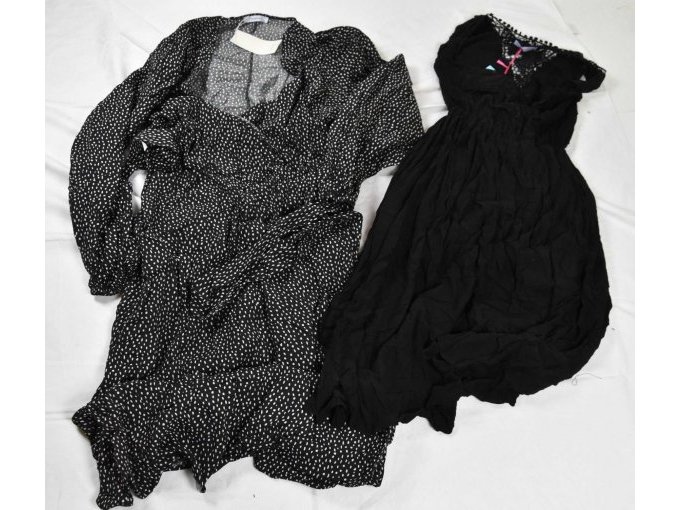 1 schwarz/weißes Kleid „Reserved“ & 1 schwarzes Kleid „Goa Goa“