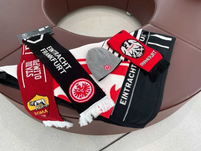 Eintracht; Decke, schal, Mütze