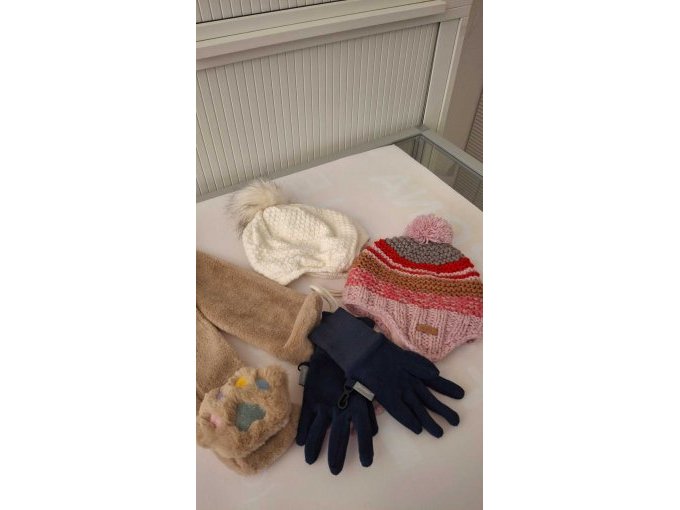 2 x Mütze, Schal, Handschuhe