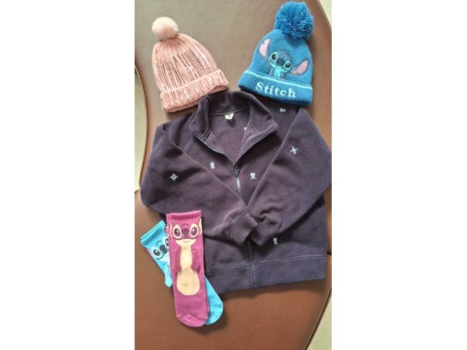 2 Mützen, Jacke, Strümpfe