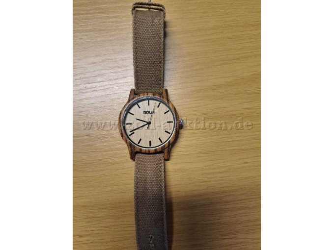 Armbanduhr aus Holz der Marke Dolfi Bild 1