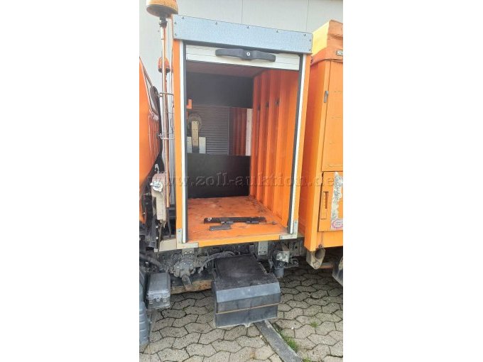 Werkzeugschrank geöffnet