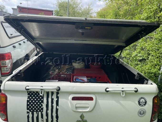 Laderaumabdeckung geöffnet