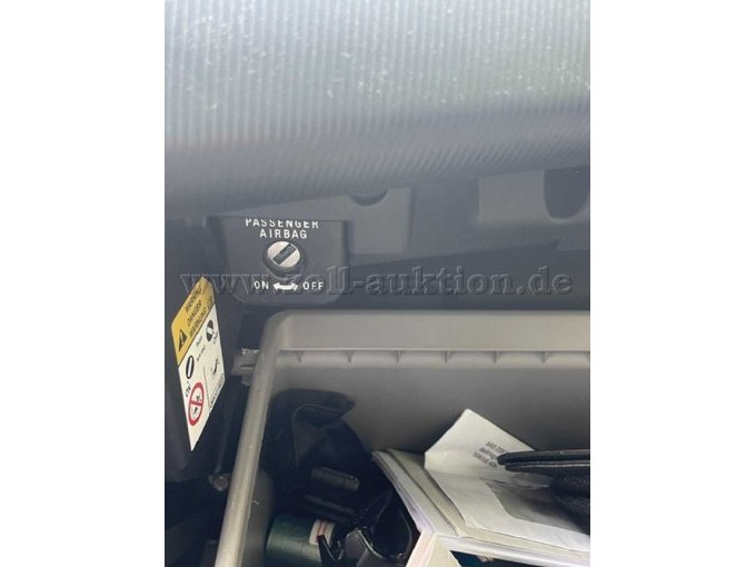 Handschuhfach geöffnet