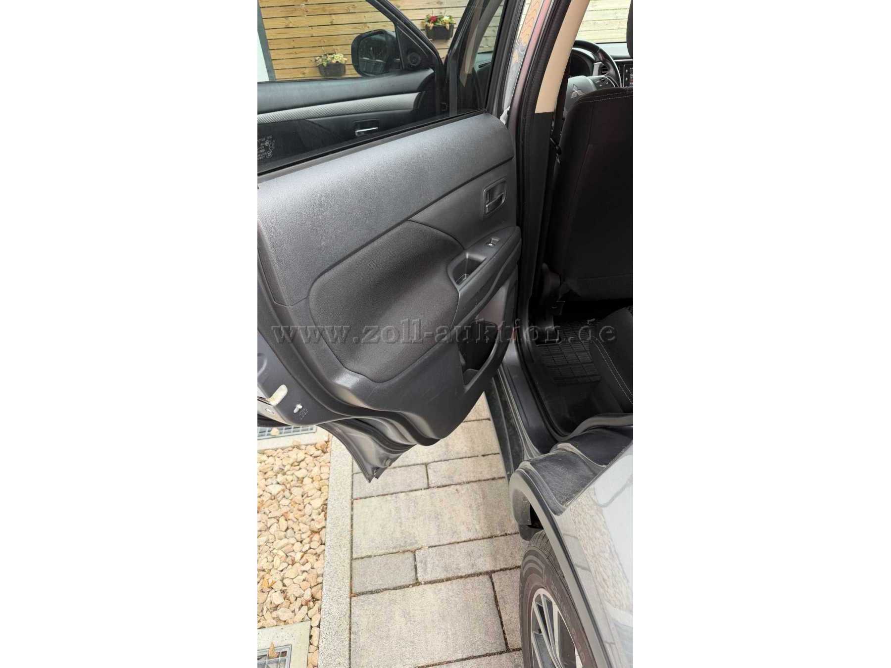 Tür fahrerseitig hinten